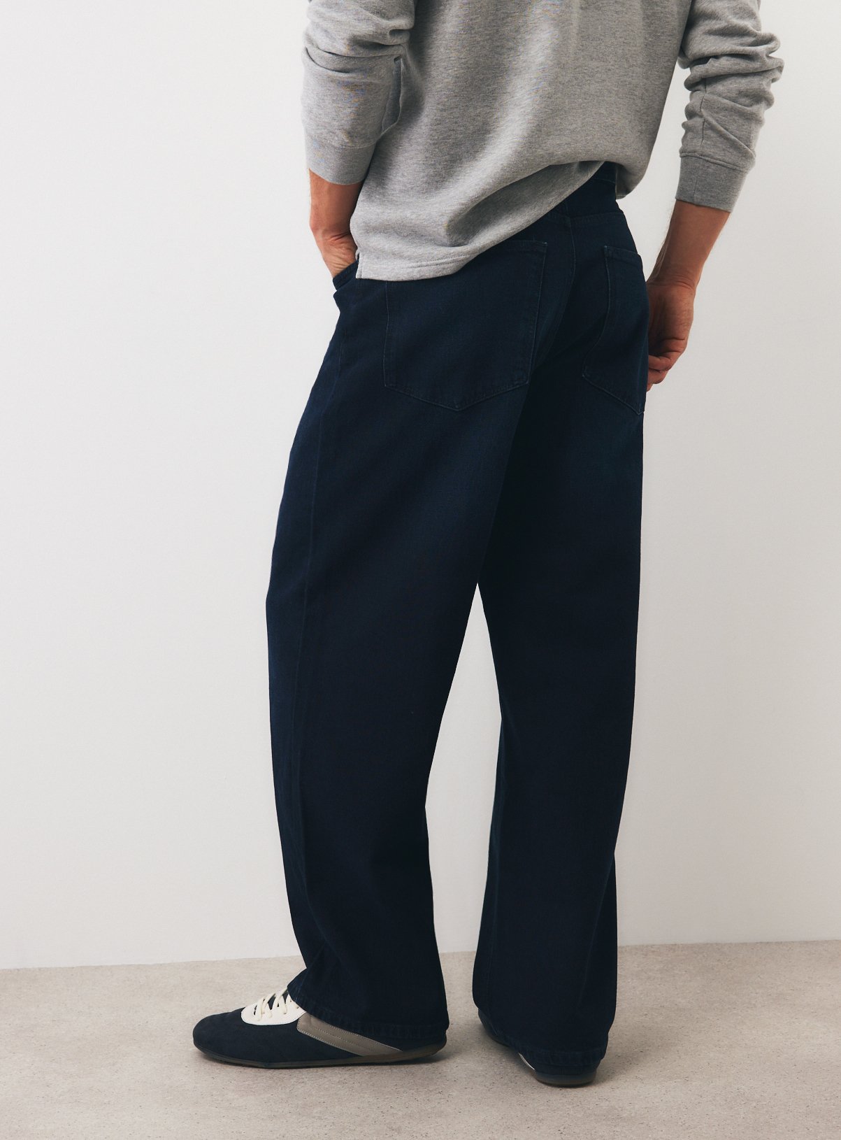 Dark Wash Loose Fit Stretch Jeans 44S - Image 5 thumbnail